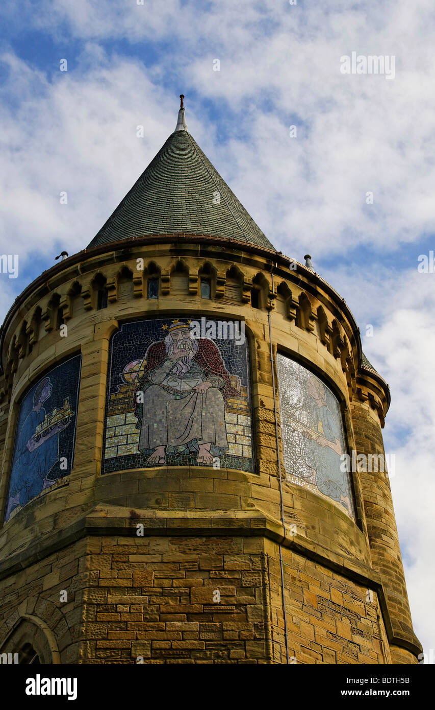 La torre a sud di mosaici, Aberystwyth vecchio collegio, Galles Foto Stock