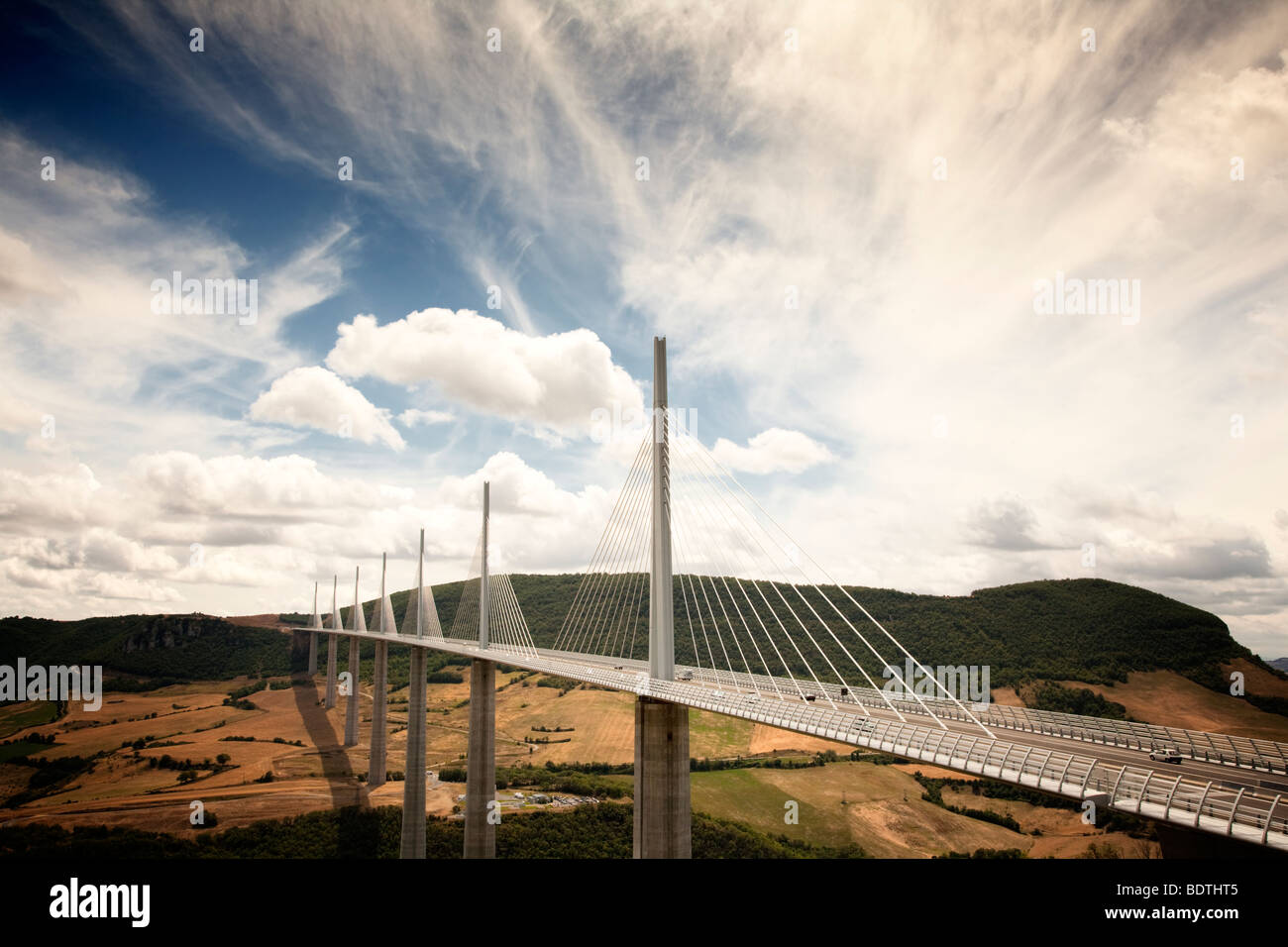 Il viadotto di Millau sul fiume Tarn in Aveyron Francia Foto Stock