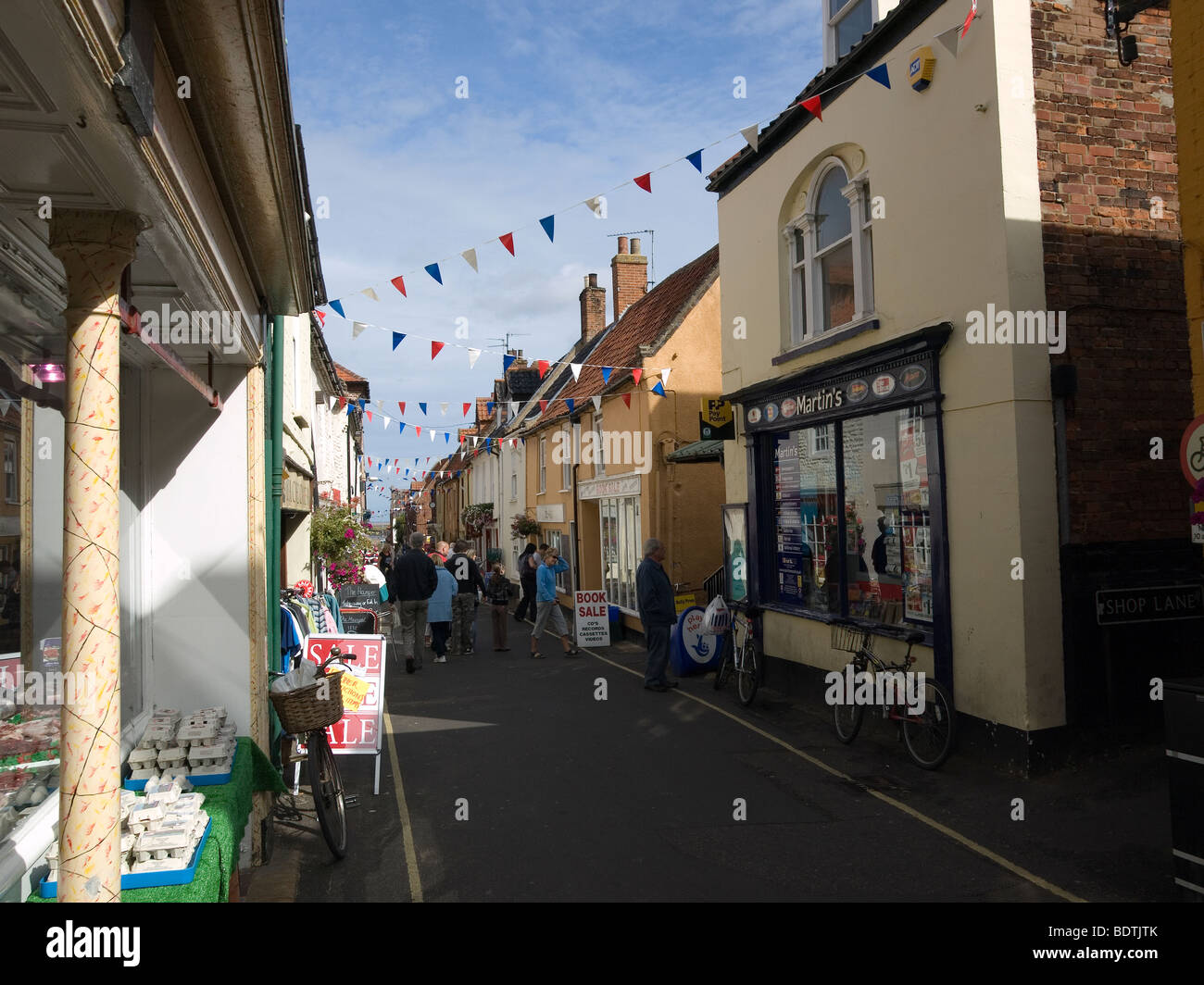 Staithe Street, la principale via dello shopping in pozzetti accanto il mare NORFOLK REGNO UNITO Foto Stock