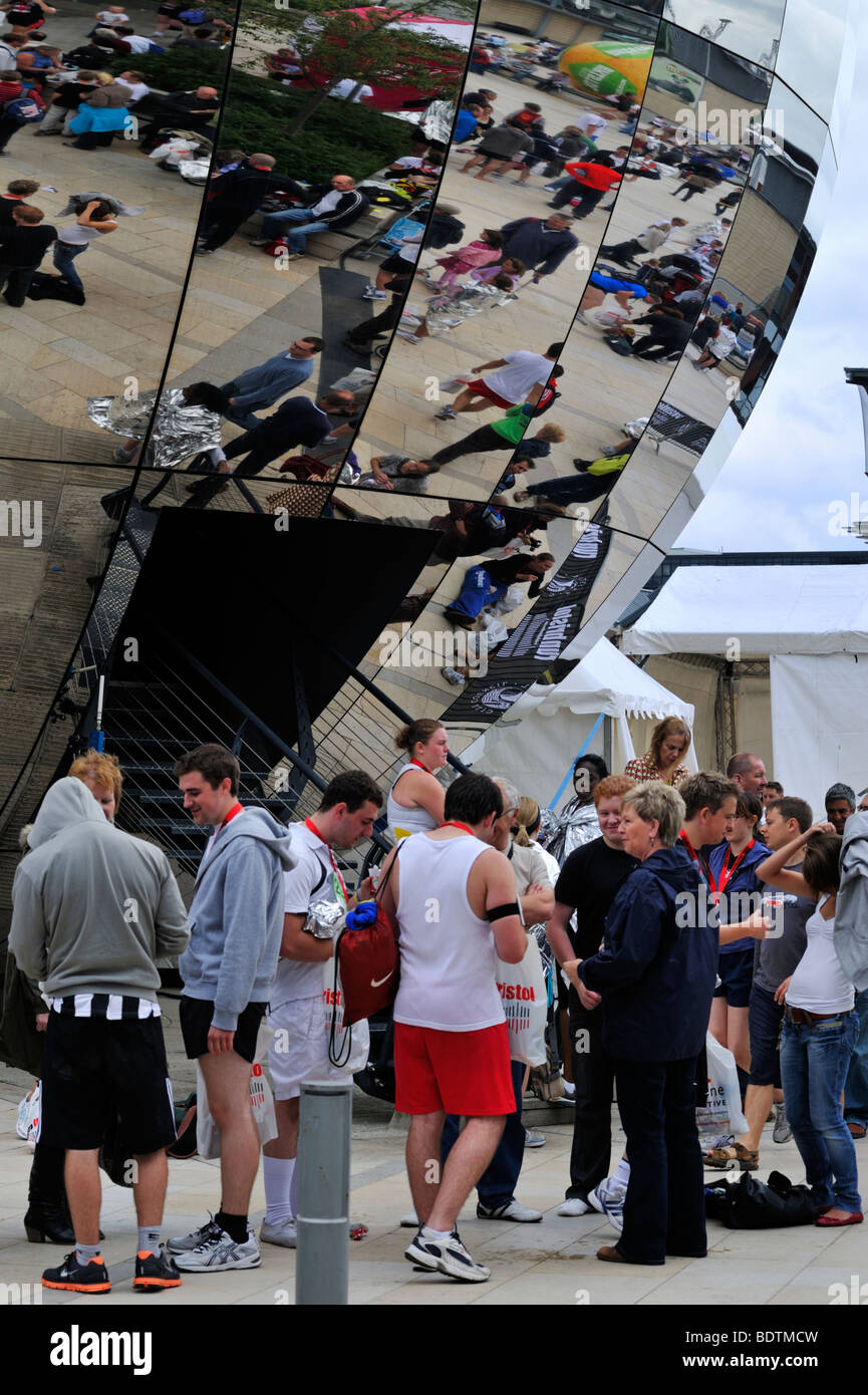 Riflessioni in Bristol planetarium Millennium Square Bristol REGNO UNITO Foto Stock