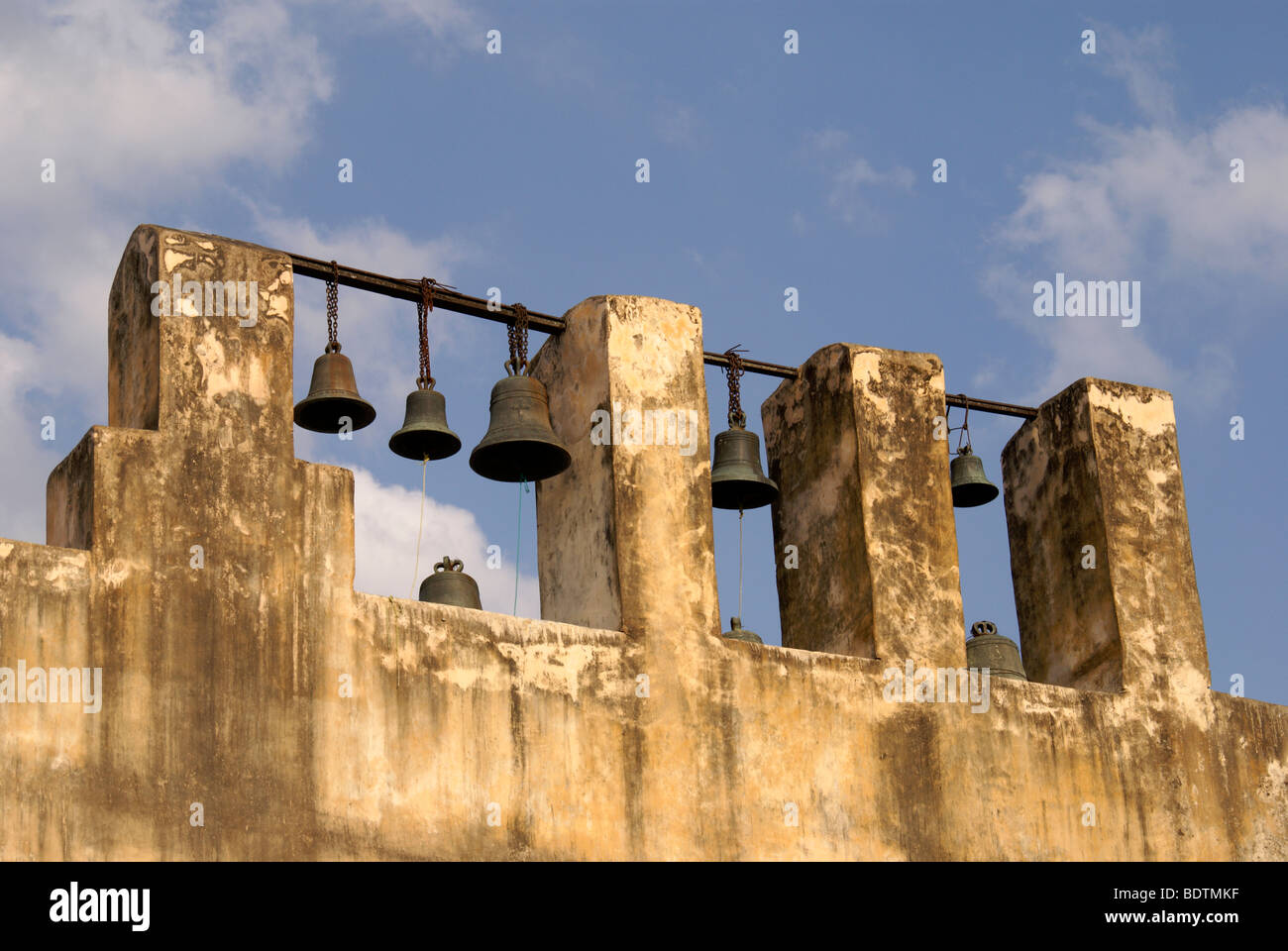 Torre campanaria del Convento de San Agustin nella piazza principale di Xilitla, San Luis Potosi, Messico Foto Stock