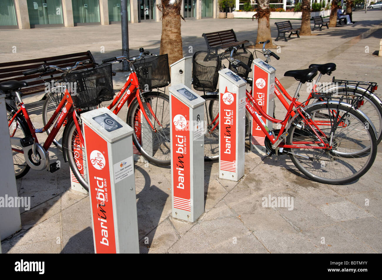 Città noleggio biciclette, Corso Vittorio Emanuele II, Bari, provincia di Bari, Puglia, Italia Foto Stock