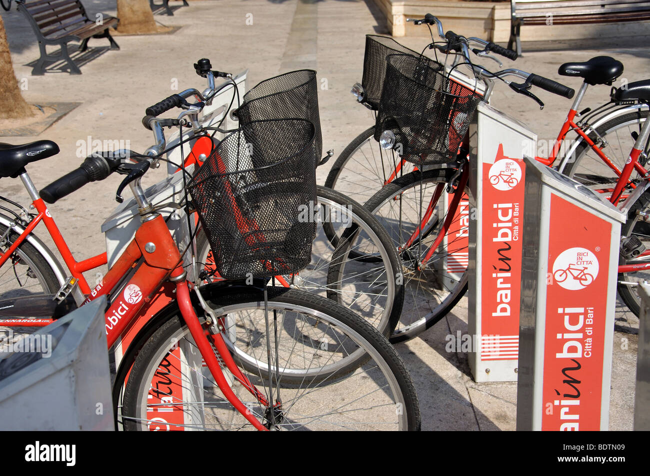Città noleggio biciclette, Corso Vittorio Emanuele II, Bari, provincia di Bari, Puglia, Italia Foto Stock