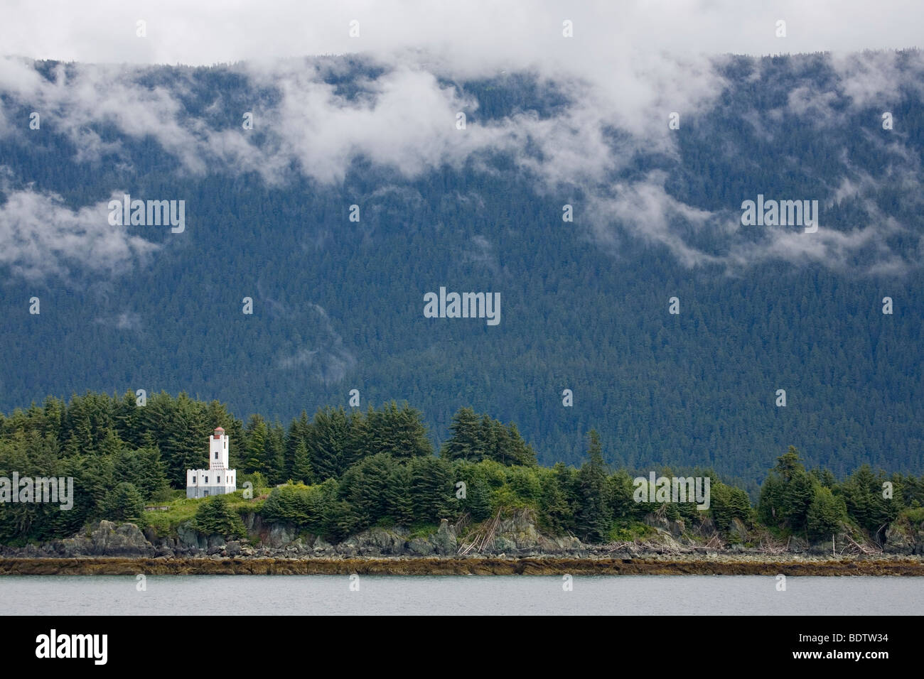 Sentinel-Island Faro - Vista da Lynn Canal / zw. Skagway & Juneau - Alaska Foto Stock