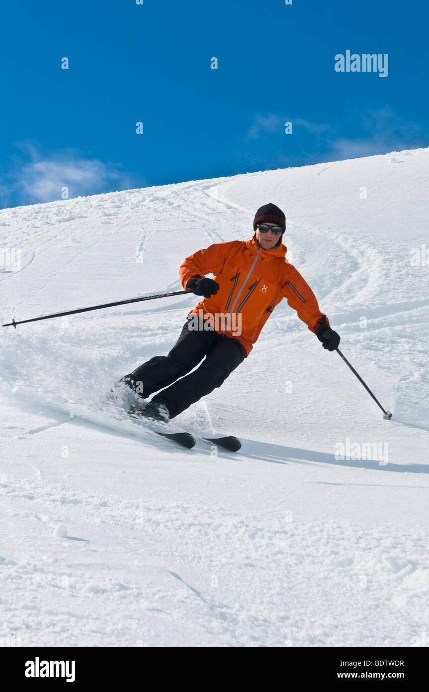 Skifahrer auf schneepiste, storulvan, jaemtlands fjaell, jaemtland, SCHWEDEN, skiier sulla pista da sci, Svezia Foto Stock