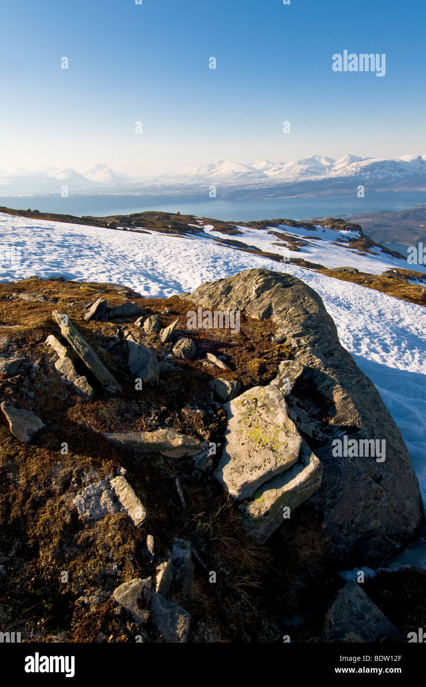Winterly montagne coperte di neve, ofotfjord, Norvegia Foto Stock