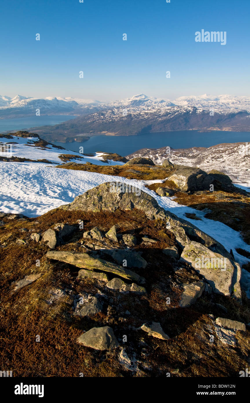 Winterly montagne coperte di neve, ofotfjord, Norvegia Foto Stock