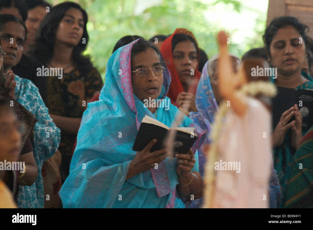 INDIA siro-malabarese parrocchia cattolica celebra la Messa domenicale, chiesa di San Giorgio, Ernakulum, Kerala. Foto Stock