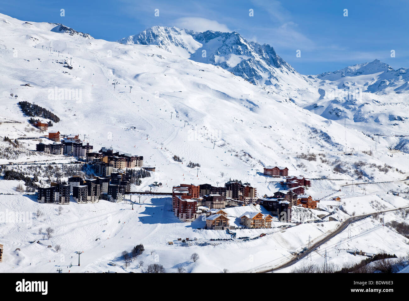 Les Menuires ski resort (1800m) nelle tre valli, Les Trois Vallees, Savoie, sulle Alpi francesi, Francia Foto Stock