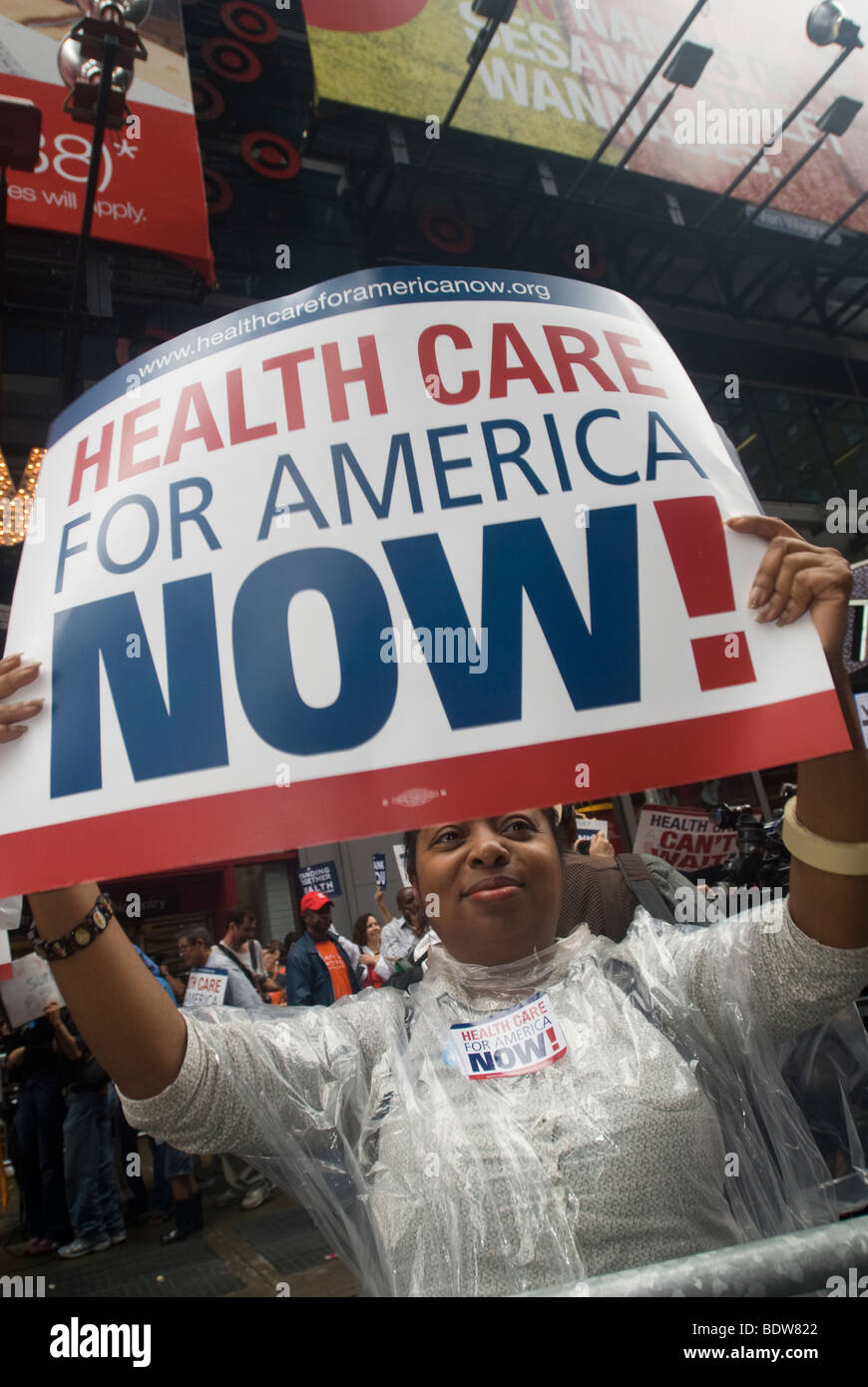 Migliaia di sostenitori di della riforma sanitaria raccogliere in Times Square a New York Foto Stock