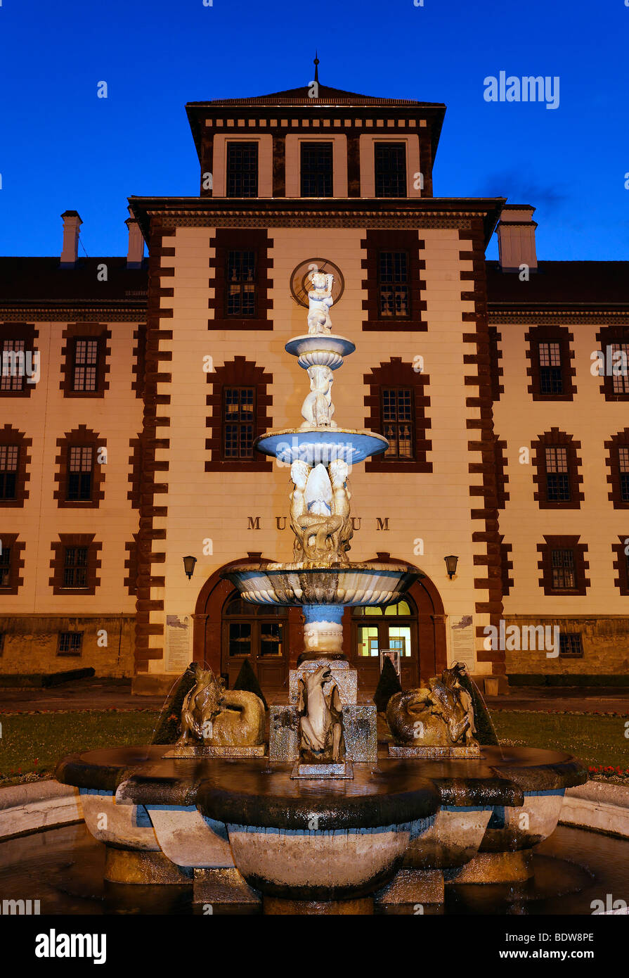 Schloss Elisabethenburg castello, fontana in marmo, Meiningen, Rhoen, Turingia, Germania, Europa Foto Stock