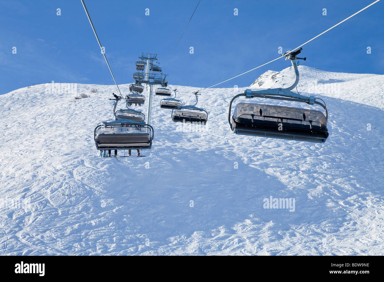 Seggiovia, Méribel ski resort (1450m) nelle tre valli, Les Trois Vallees, Savoie, sulle Alpi francesi, Francia Foto Stock