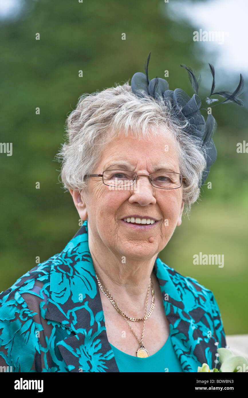 Donna matura ad un matrimonio.Modello di rilascio disponibili su richiesta. Foto Stock