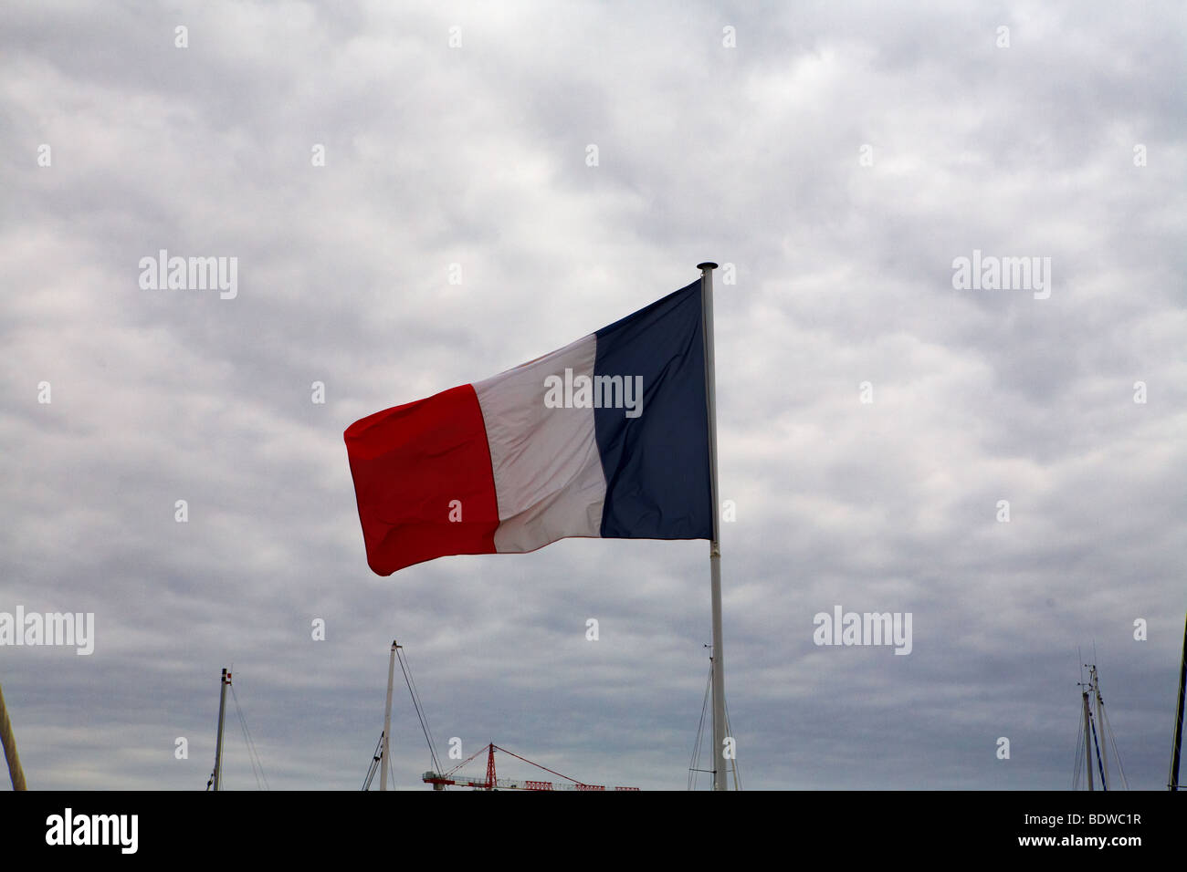 La bandiera francese su un giorno in ghisa Foto Stock