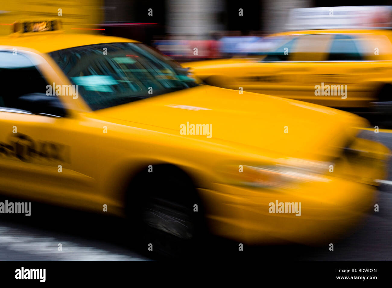 Taxi guida, Manhattan, New York City, Stati Uniti d'America Foto Stock