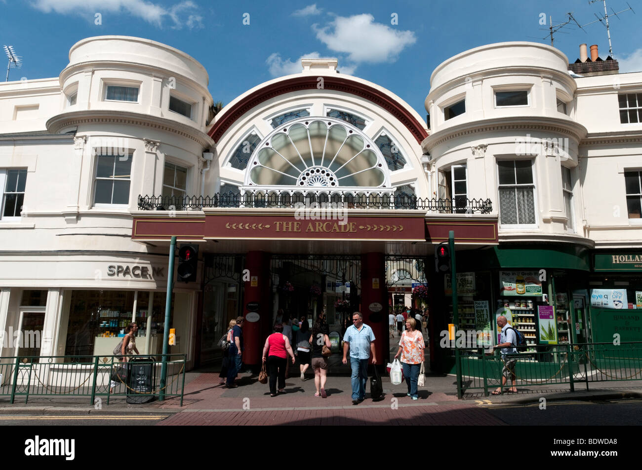 Il Porticato al quartiere per lo shopping di Bournemouth, Inghilterra, Regno Unito Foto Stock