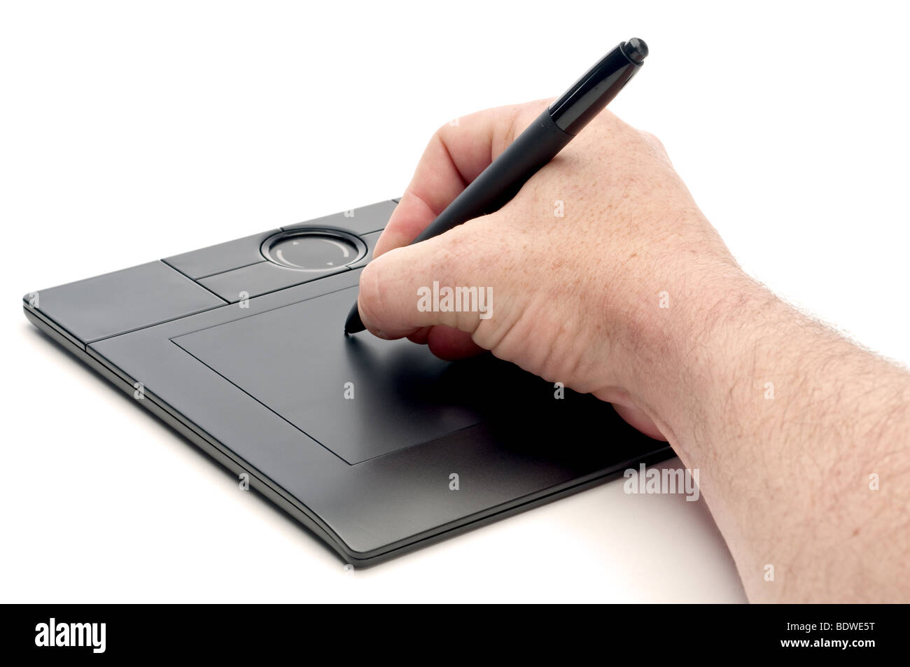 Un maschio di mano il funzionamento di un calcolatore della penna dispositivo di input Foto Stock