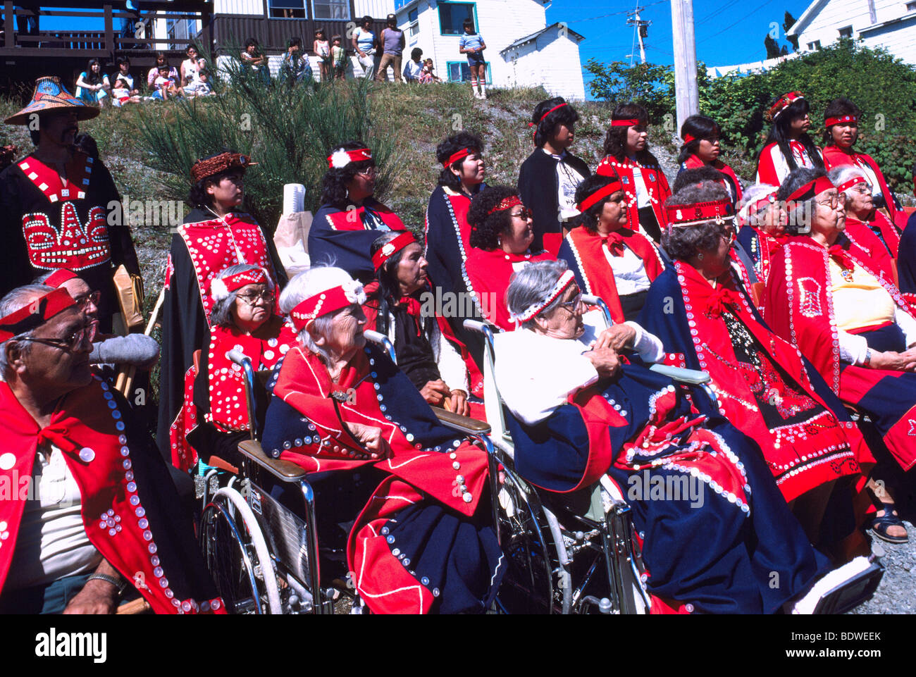 Nativi indiani americani nel Cerimoniale tradizionale Regalia celebrando a Pow Wow in bella bella della Columbia britannica in Canada Foto Stock