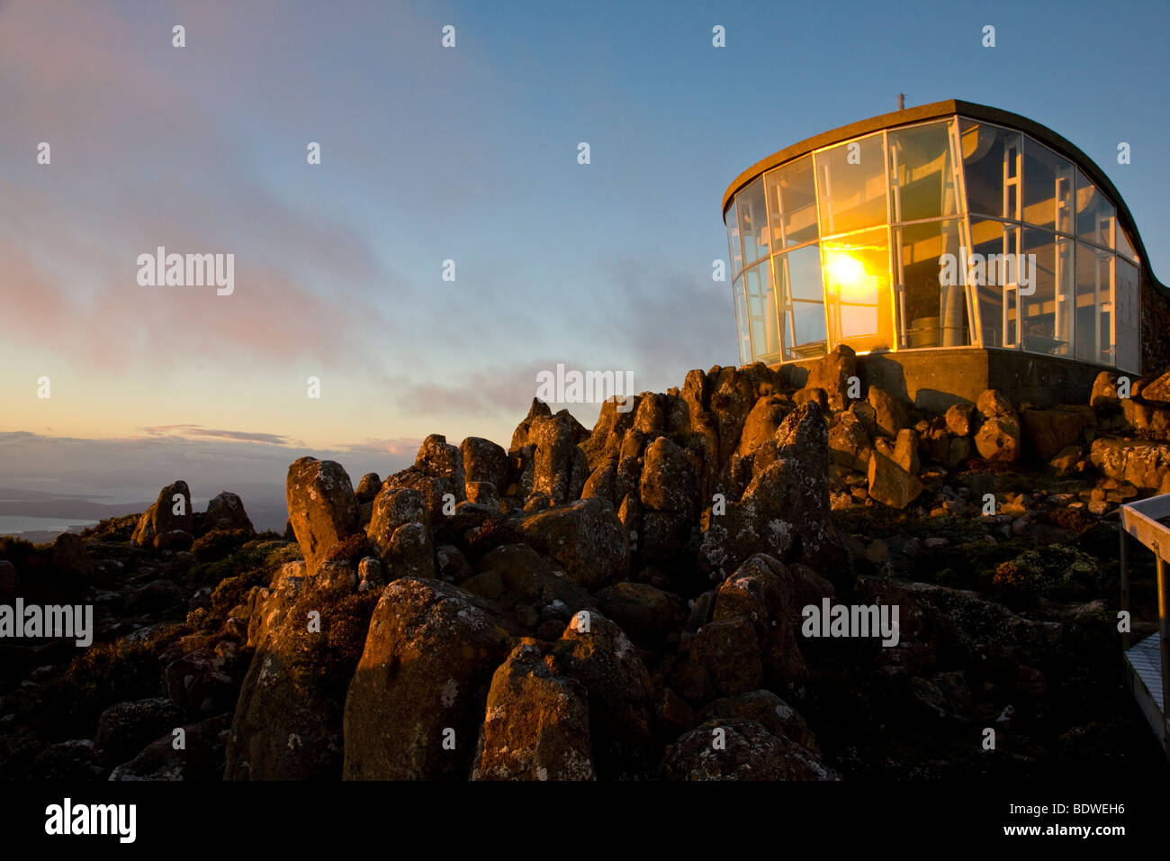 Lookout all'alba sulla vetta del Monte Wellington, Tasmania, Australia Foto Stock