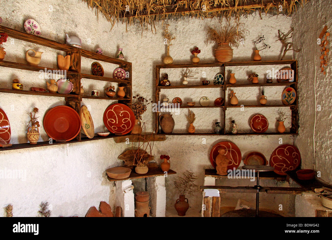 Ceramiche, open-air museum Lychnostatis, museo di storia locale, museo della tradizionale cretese, vita Hersonissos Creta, Grecia, Foto Stock