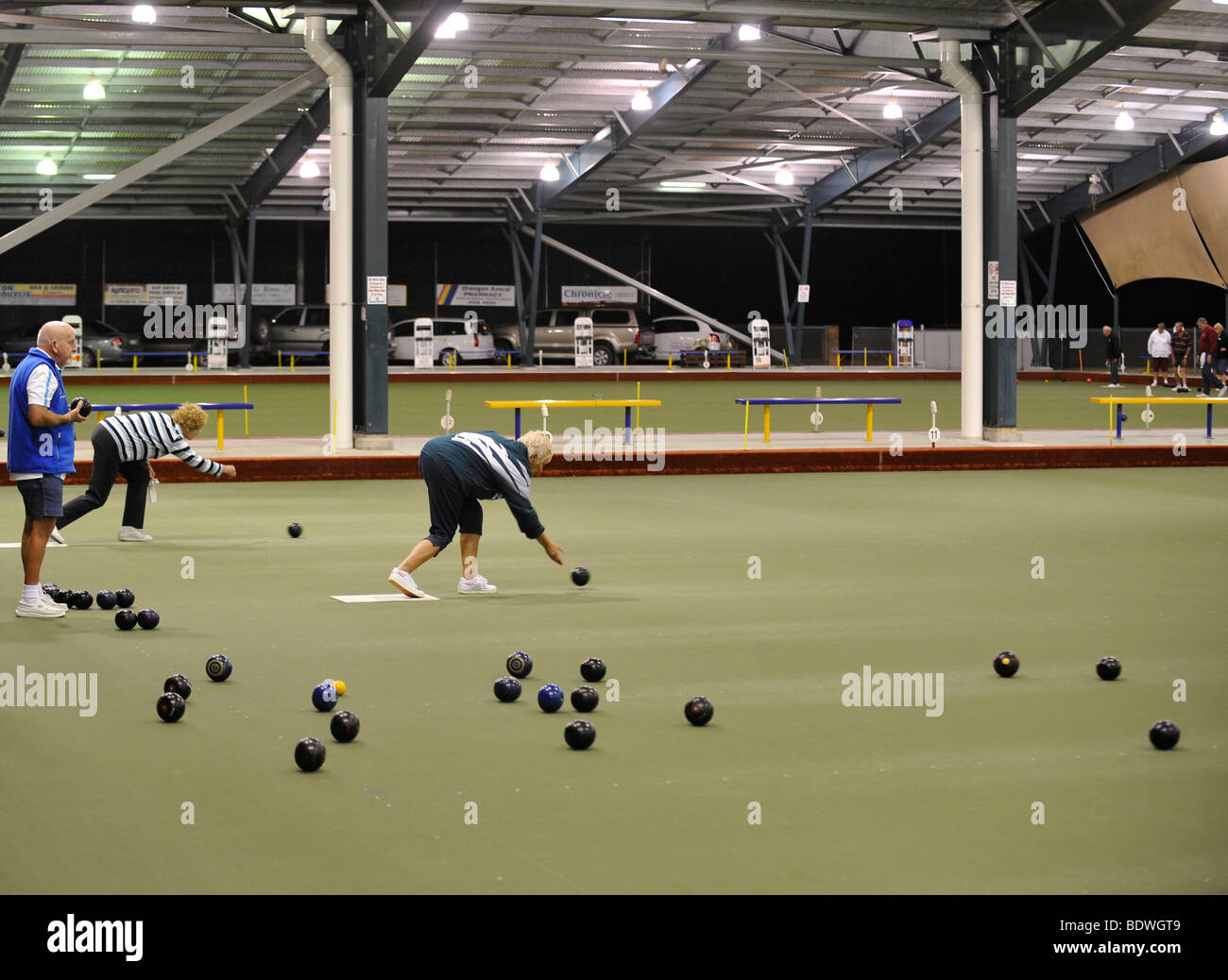 I pensionati giocando a bocce, Urangan bocce centro, Hervey Bay, Queensland, Australia Foto Stock