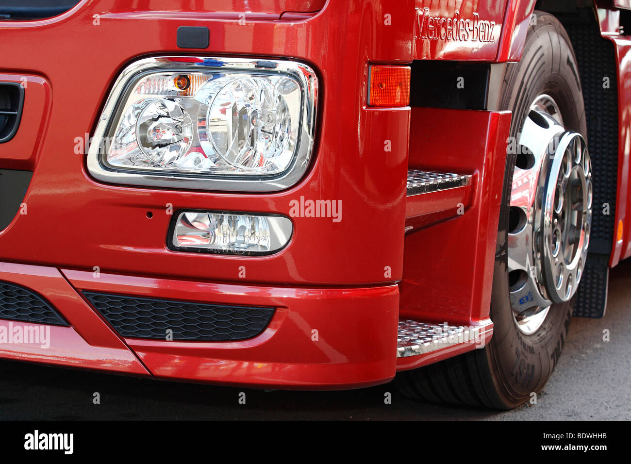 Autocarro Mercedes Actros, fari anteriori Foto Stock