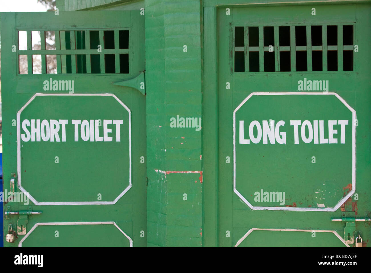 Kathmandu, Nepal. Servizi igienici pubblici. Foto Stock