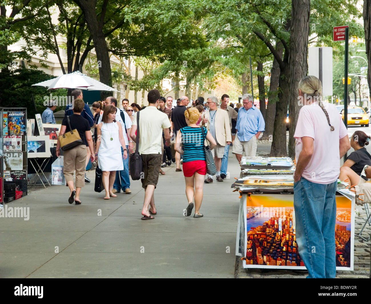 Un marciapiede occupato sulla Upper East Side di New York City, Stati Uniti d'America Foto Stock