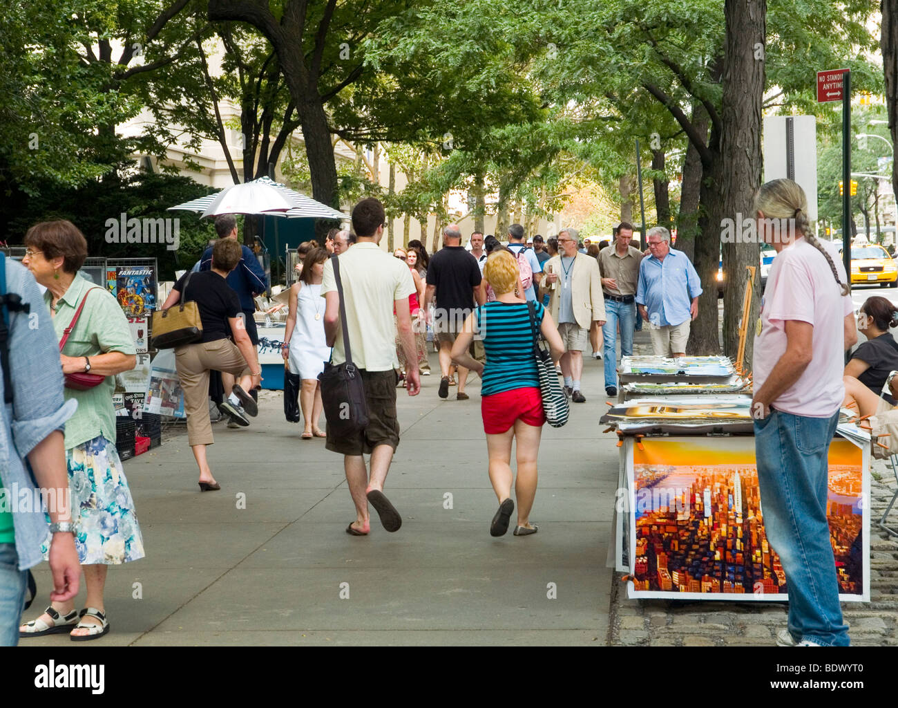 Un marciapiede occupato sulla Upper East Side di New York City, Stati Uniti d'America Foto Stock