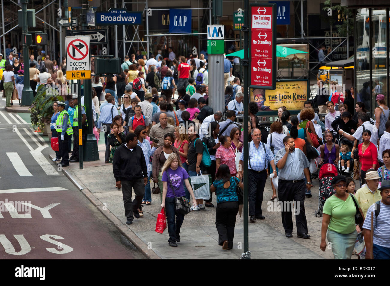 Il traffico pedonale - New York per le strade delle città Foto Stock