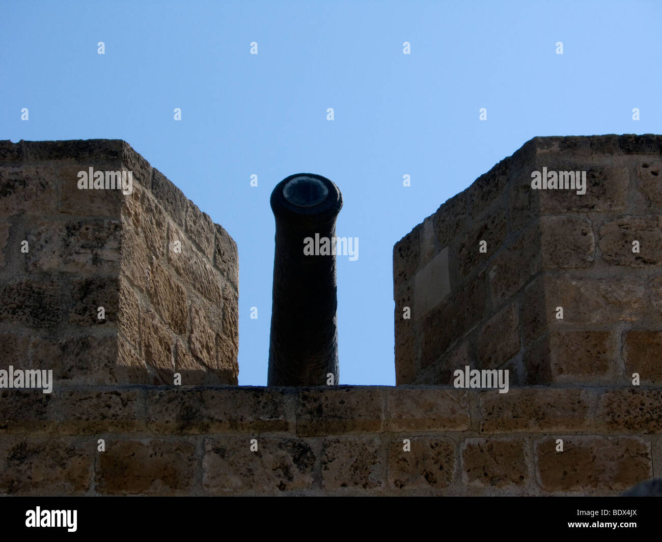 Canon presso la fortezza medievale di Larnaca, Cipro. Foto Stock