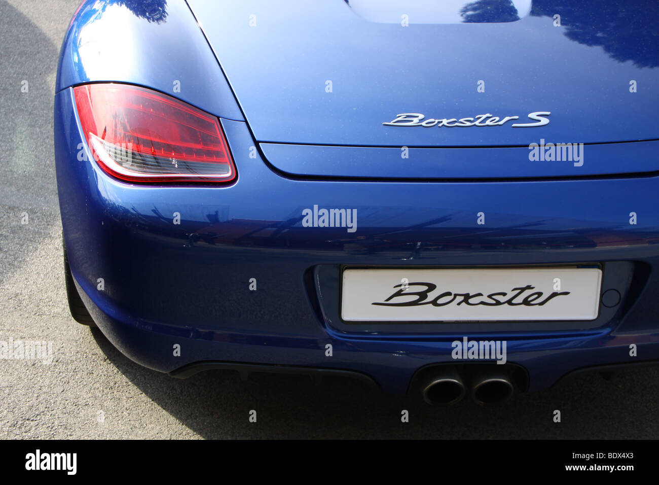 Retro di un blu Porsche Boxster S Foto Stock