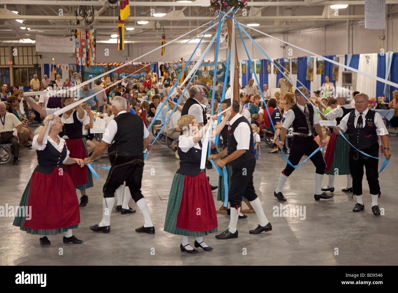 Indianapolis, Indiana - ballerini al tedesco-americana Klub's Oktoberfest. Foto Stock