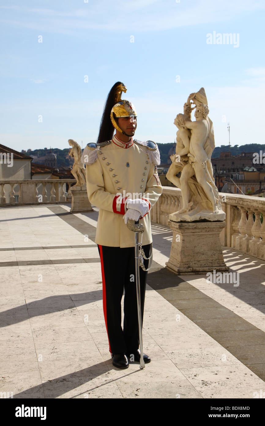 Italian guardia d'onore al Quirinale, l'italiano Palazzo Presidenziale, Roma. Foto Stock