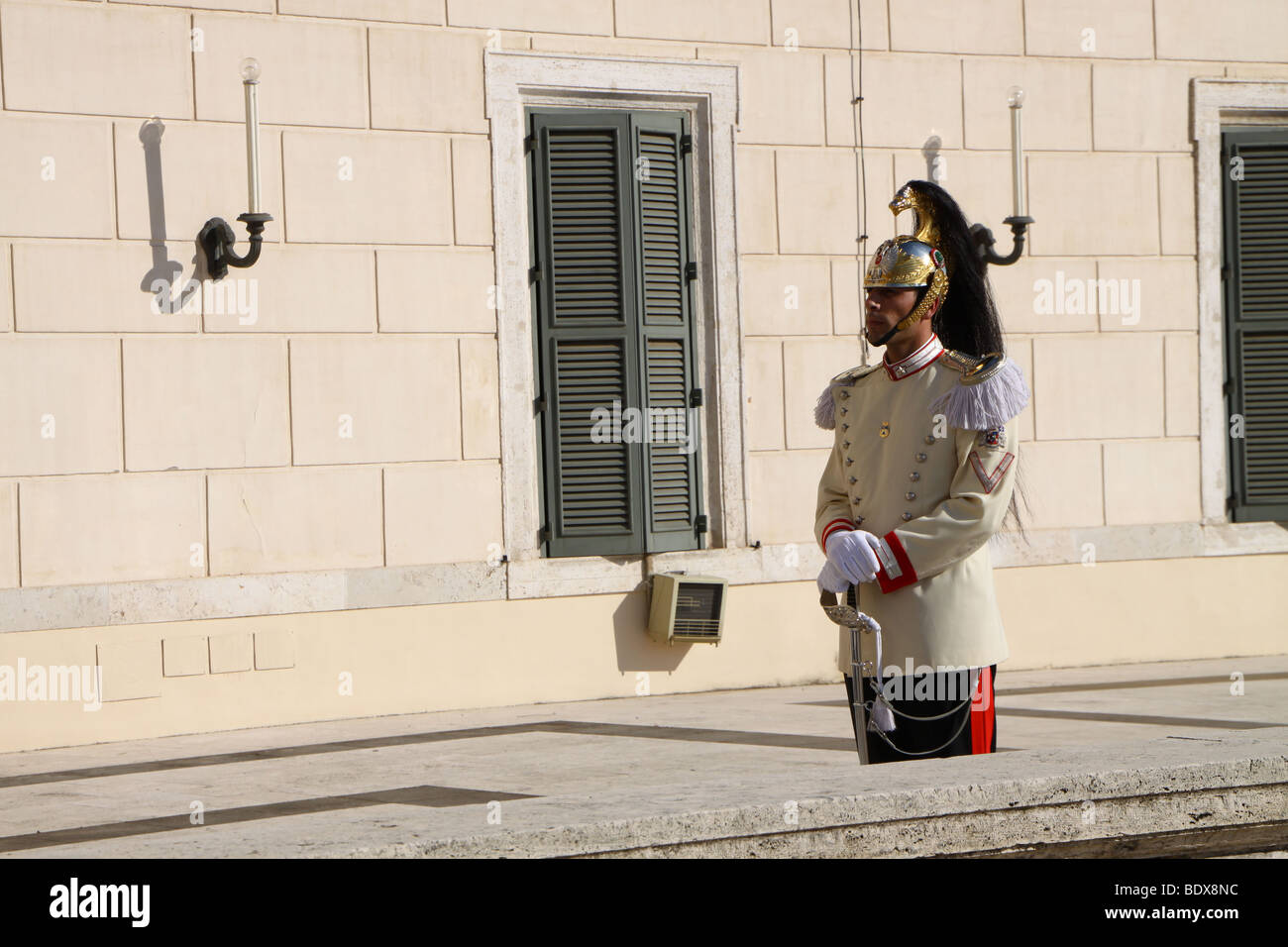 Italian guardia d'onore al Quirinale, l'italiano Palazzo Presidenziale, Roma. Foto Stock