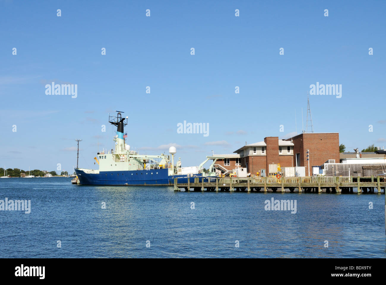 Woods Hole Istituto Oceanografico WHOI, Imbarcazione per Ricerche e edifici di Woods Hole, Falmouth, Cape Cod Foto Stock