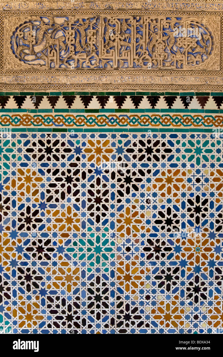 Alcazar, Arabian Royal Palace, piastrelle, mosaico, arabo iscritto, Barrio Santa Cruz di Siviglia, in Andalusia, Spagna, Europa Foto Stock