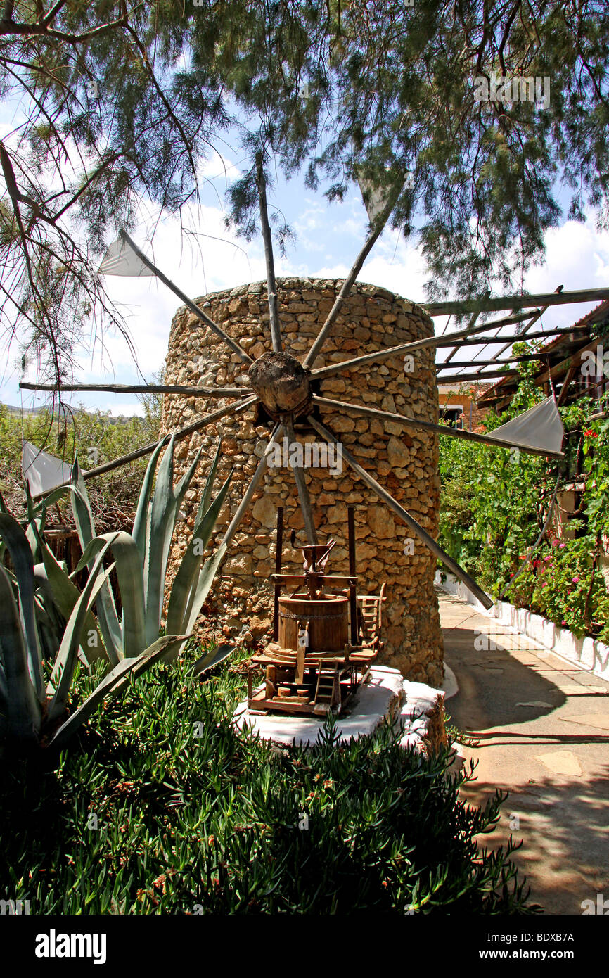 Il mulino a vento, Lychnostatis Open Air Museum, Museo della tradizionale cretese, vita Hersonissos Creta, Grecia, Europa Foto Stock