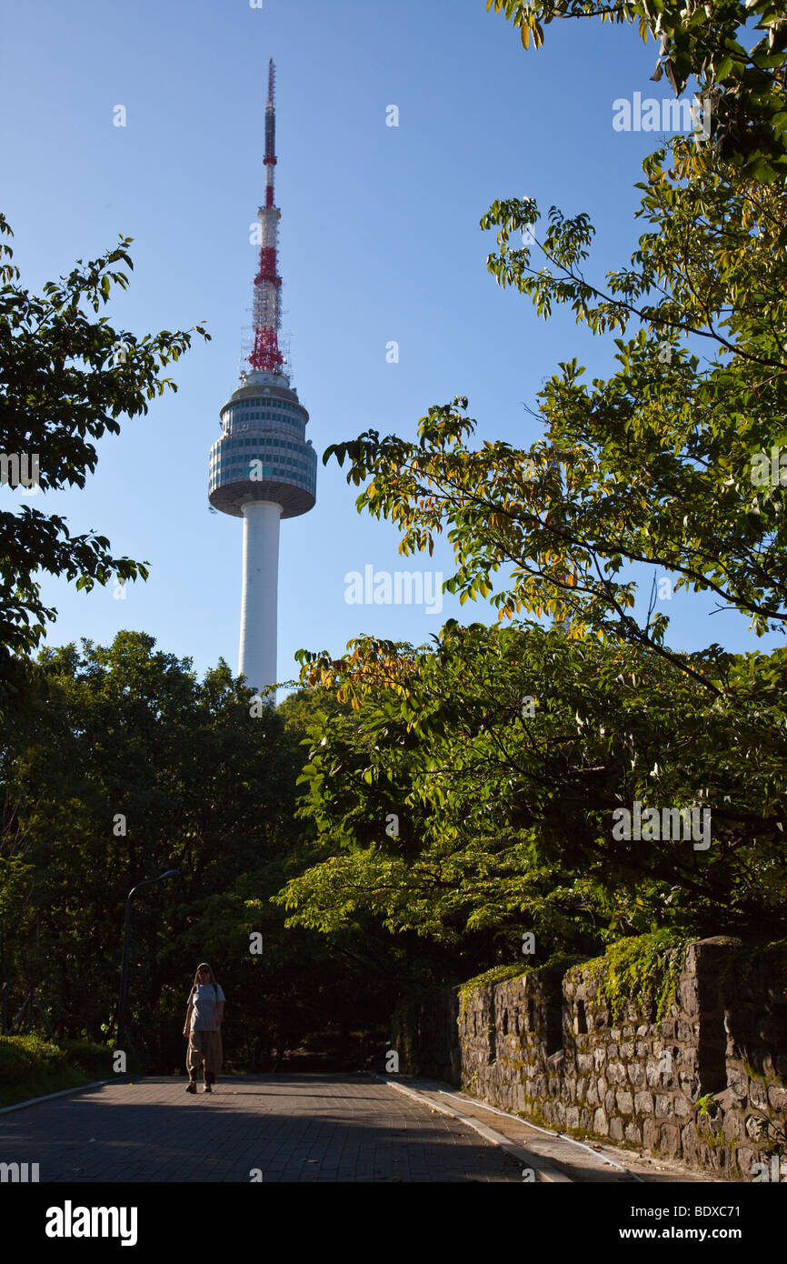 La Torre N Seoul nel Parco di Namsan a Seoul COREA DEL SUD Foto Stock