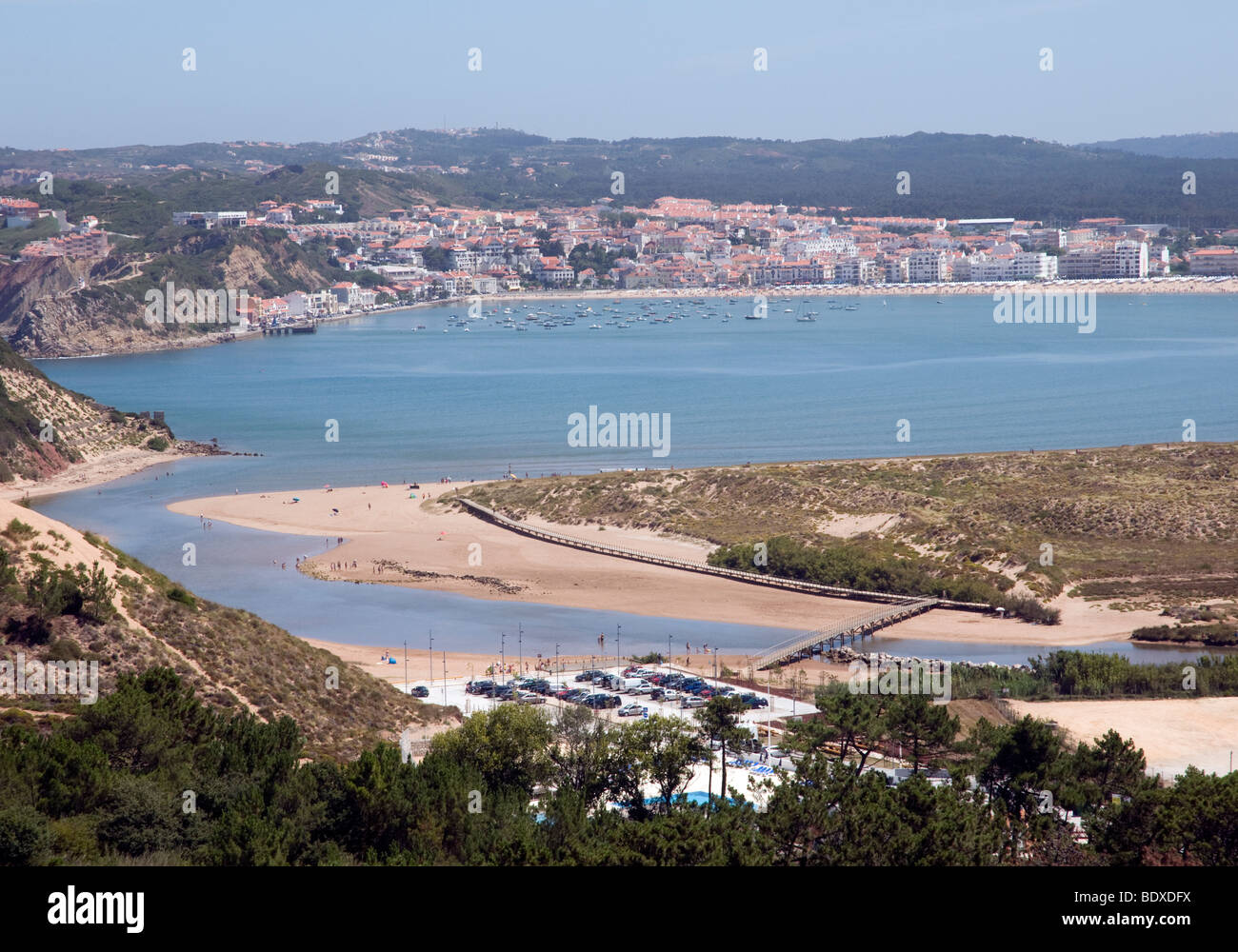 Il popolare cittadina turistica di São Martinho do Porto e la Lagoa de laguna di Óbidos, in Portogallo Costa Preta (Costa d'argento) Foto Stock