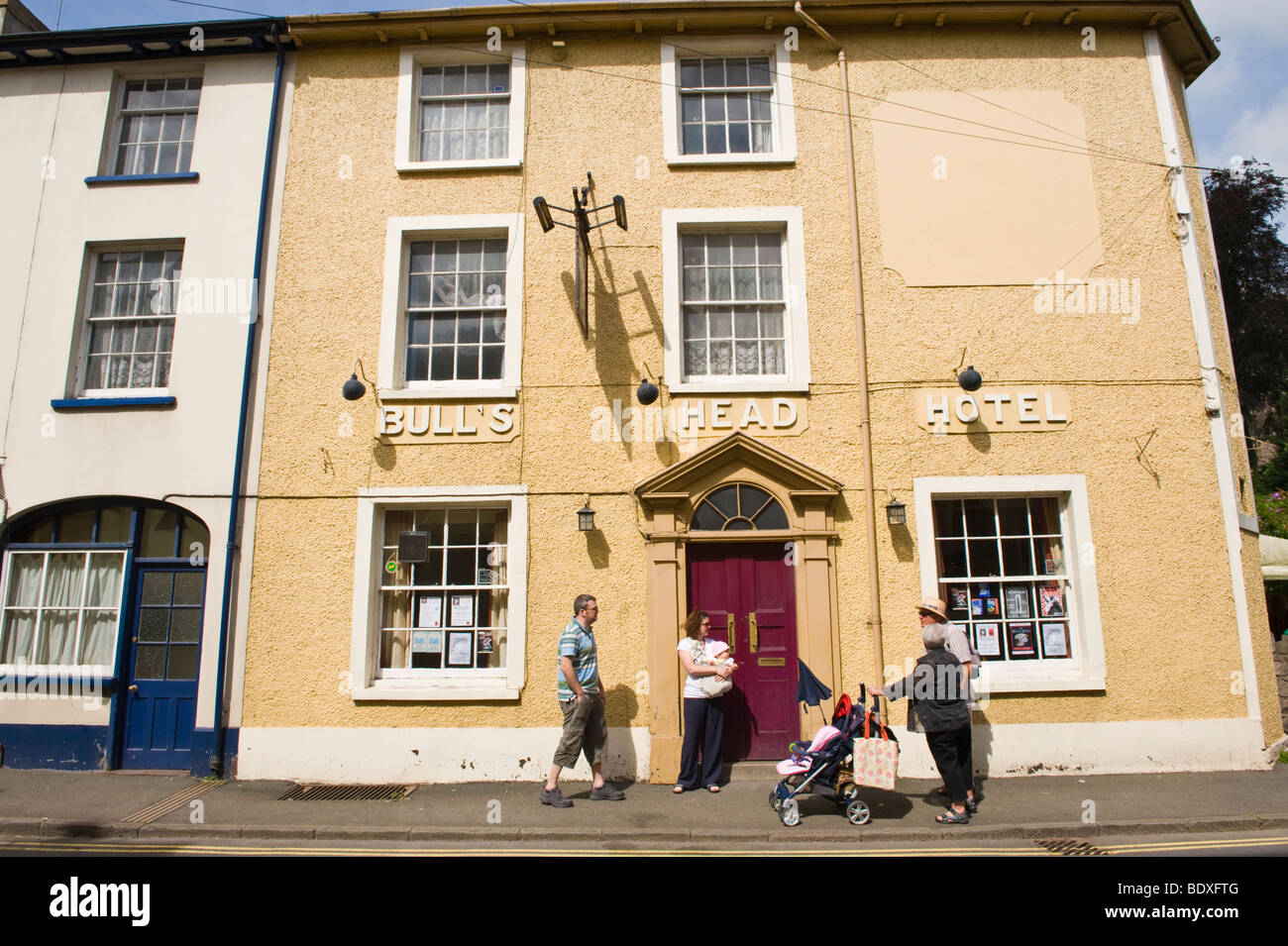 Esterno della testa di tori pub hotel a Brecon Galles POWYS REGNO UNITO Foto Stock