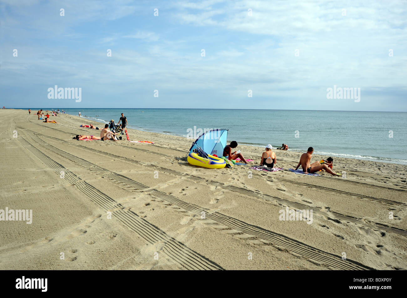 Canet-en-Roussillon, Francia, persone rilassante sul Mediterraneo Ocean Beach (vicino a Perpignan), Foto Stock