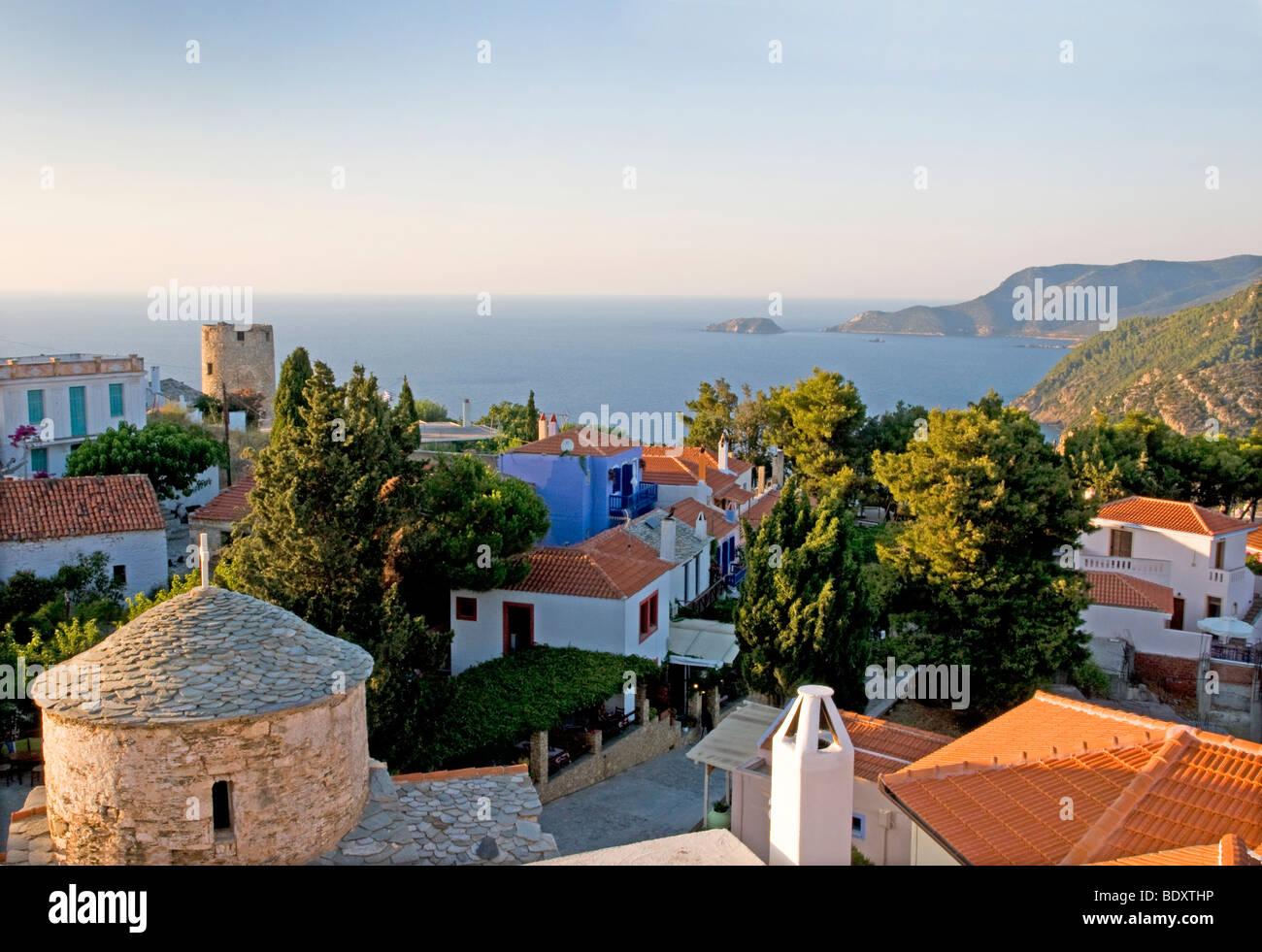 Vista sulla città vecchia, Alonissos, Sporades, isole greche Foto Stock