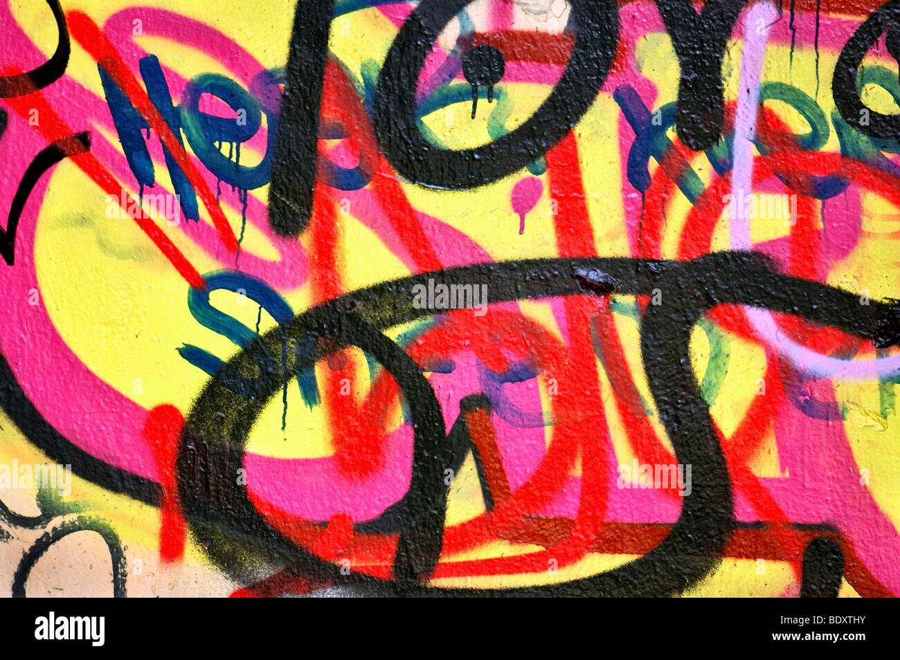 Superficie coperta di graffiti tag. Abstract background. Foto Stock