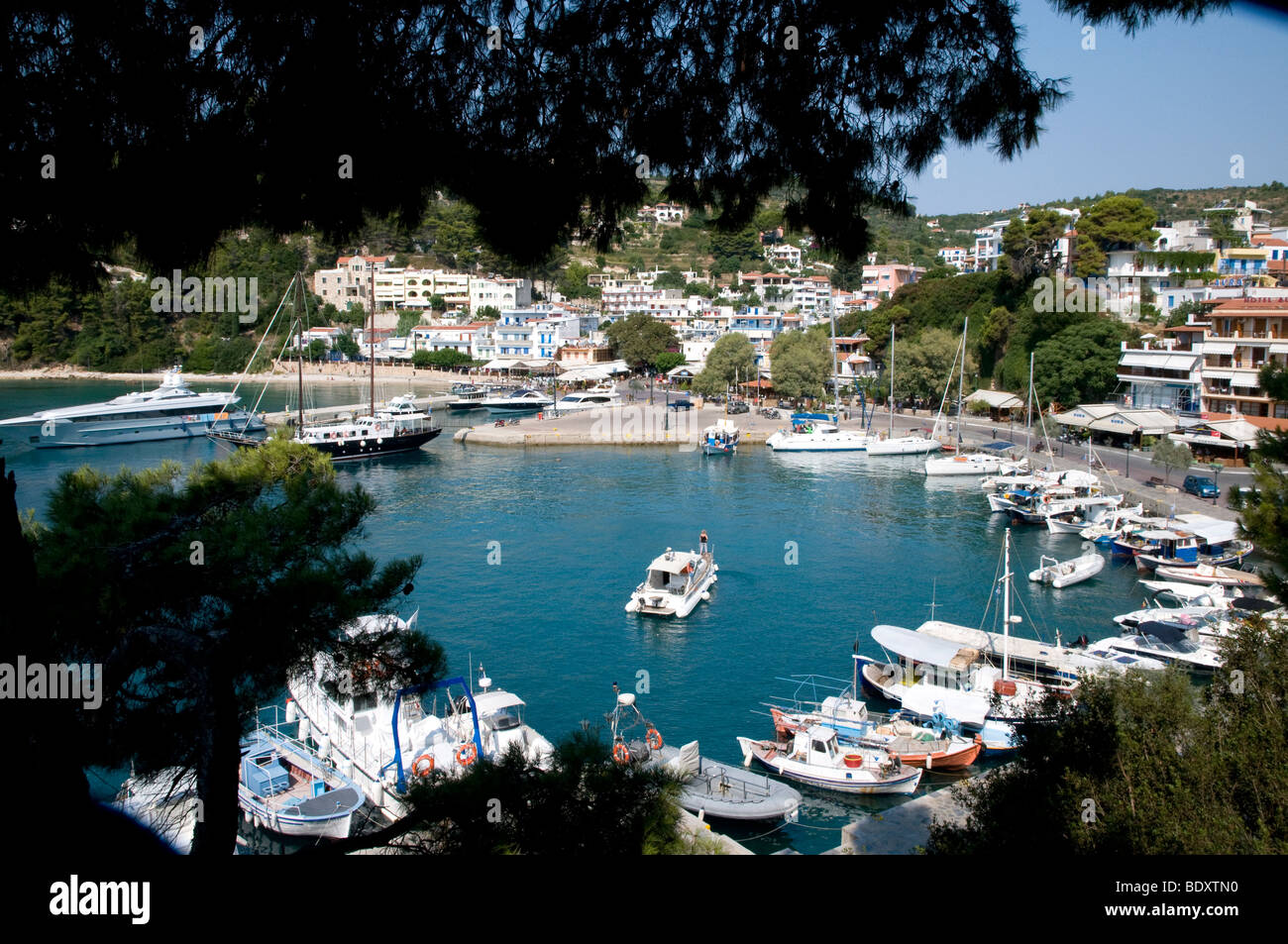 Porto e porto di PATITIRI, Alonissos, Sporadi, Isole Greche, Grecia, Europa  Foto stock - Alamy