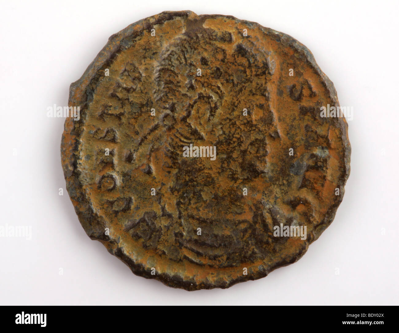Ripresa macro di una vecchia moneta di origine sconosciuta. Foto Stock