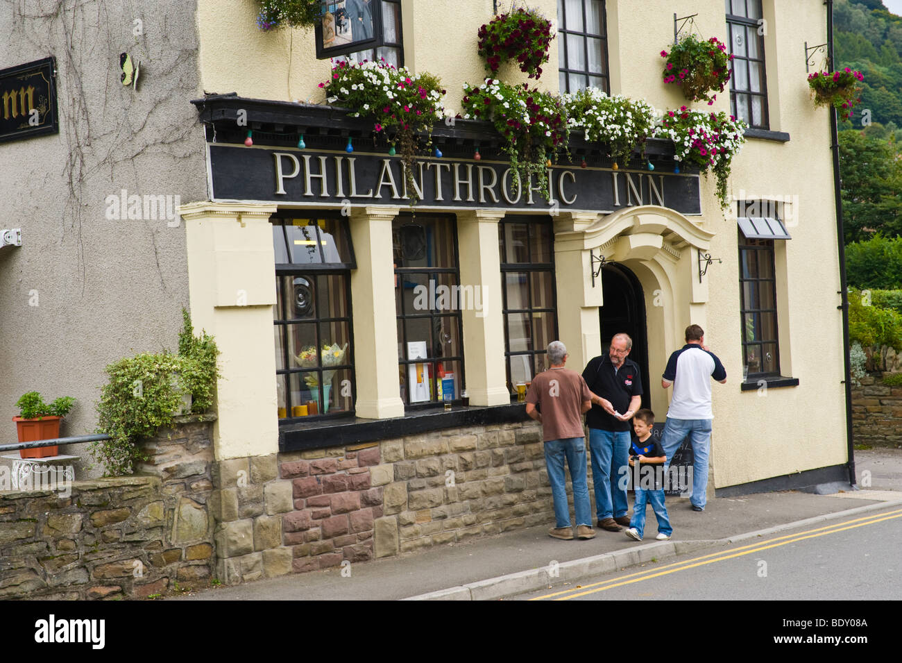 PHILANTHROPIC INN a harvest festival asta benefica di alimenti e prodotti locali si svolge annualmente Pontywaun South Wales UK Foto Stock