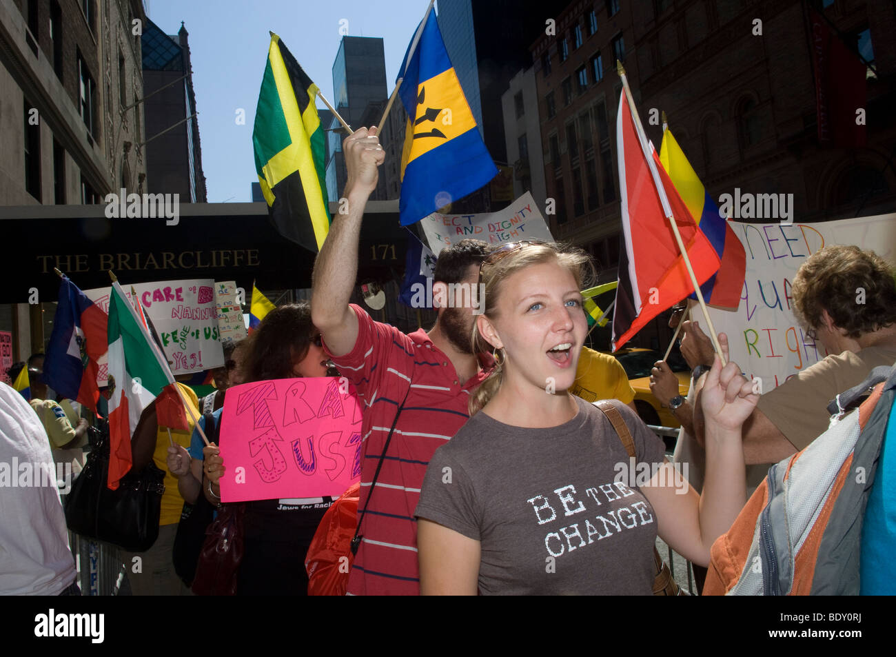 I membri dei lavoratori domestici Regno e i sostenitori di rally in New York per passare i lavoratori domestici Bill dei diritti Foto Stock