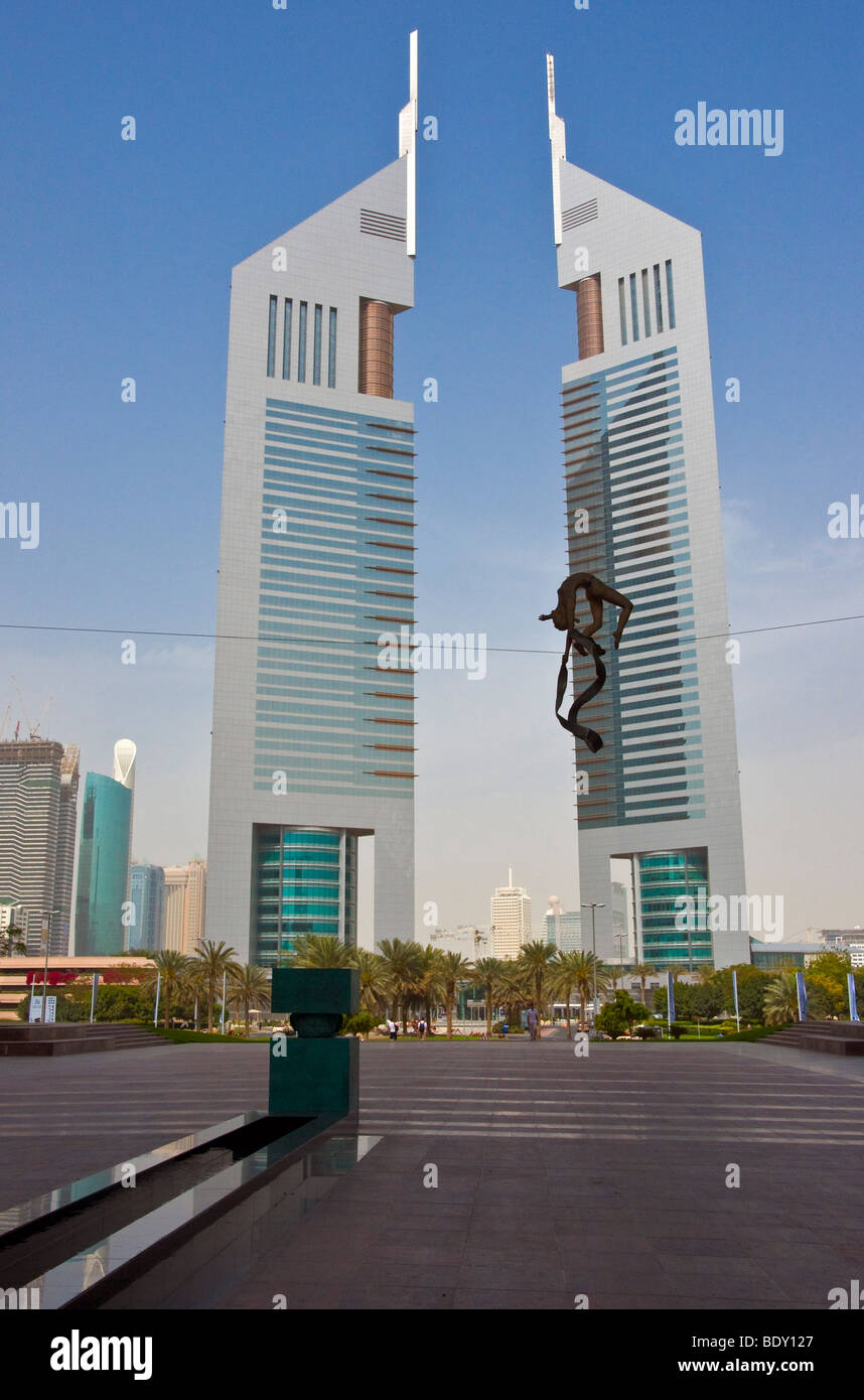 Jumeirah Emirato torri e Dubai Stock Exchange arte nel quartiere finanziario di Dubai Foto Stock
