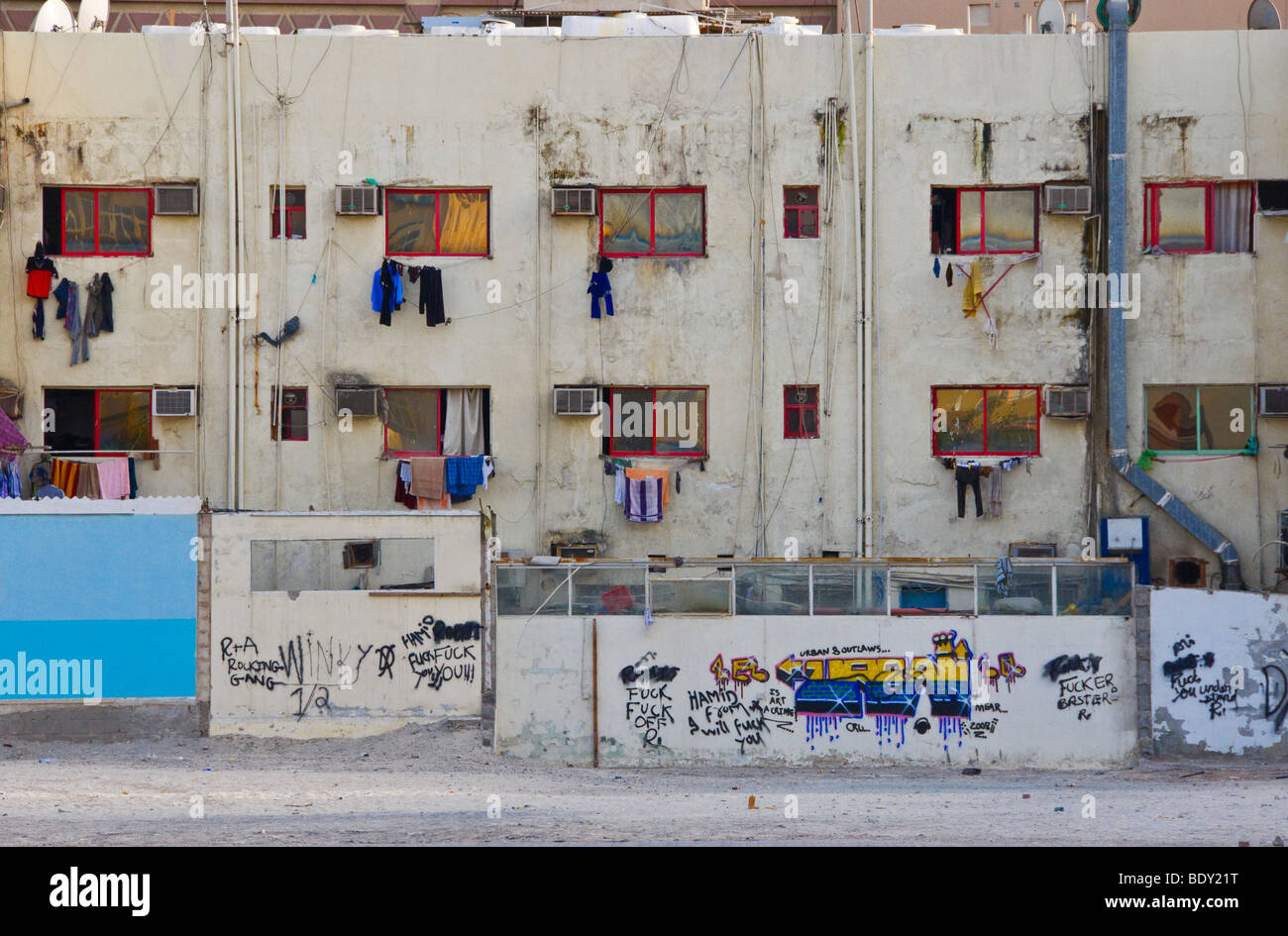 Quartiere dove le famiglie immigrate a basso reddito vivono in Bur Dubai di Dubai Foto Stock